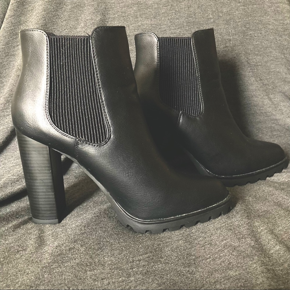 Shoedazzle heeled boots